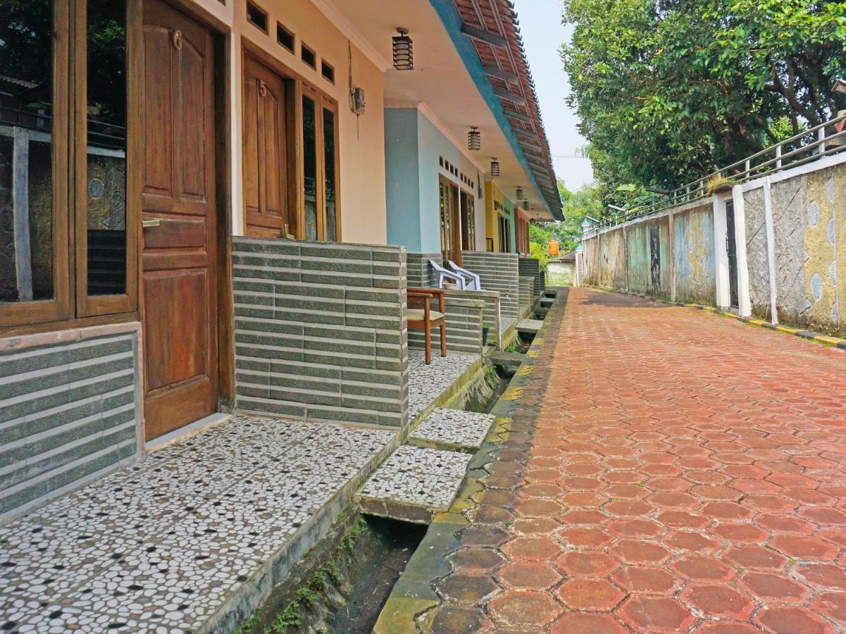 Oyo 90369 安努尔伊斯兰家庭旅馆 Cigombong 外观 照片