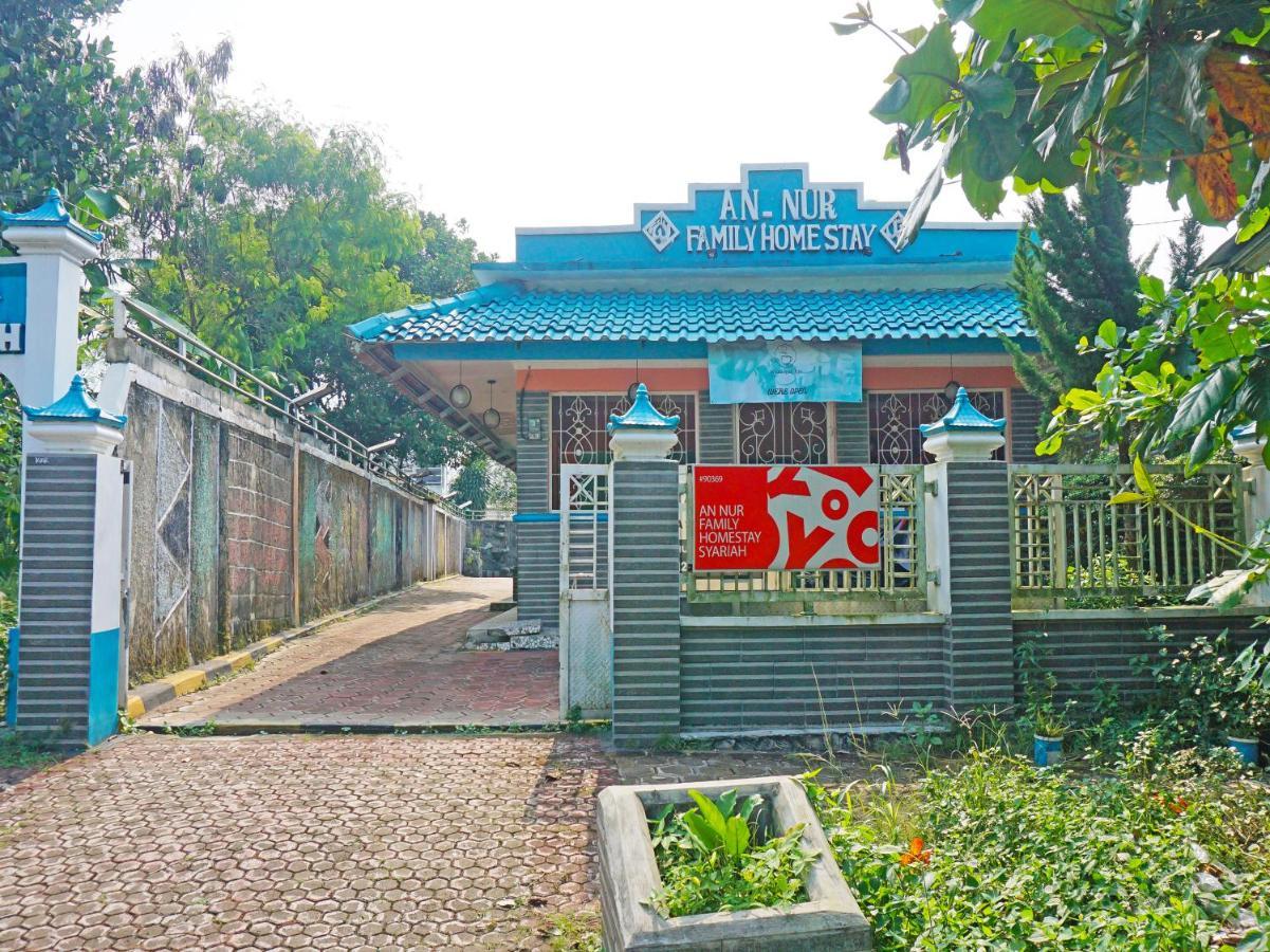 Oyo 90369 安努尔伊斯兰家庭旅馆 Cigombong 外观 照片